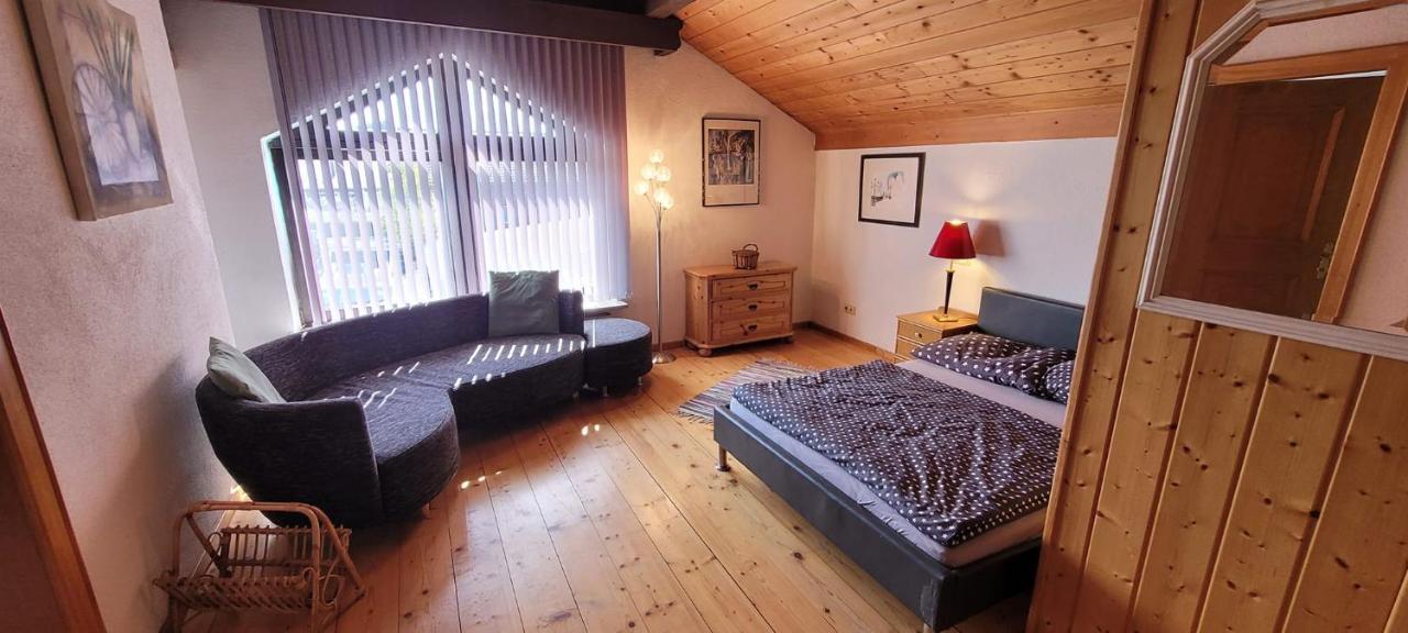 Ferienzimmer / Monteurzimmer Neumarkt Am Wallersee Esterno foto