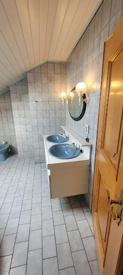 Ferienzimmer / Monteurzimmer Neumarkt Am Wallersee Esterno foto