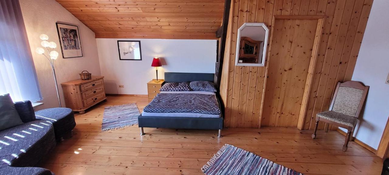 Ferienzimmer / Monteurzimmer Neumarkt Am Wallersee Esterno foto